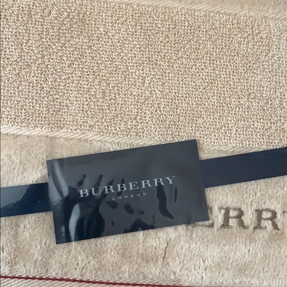 Authentic Burberry Towel sets - Picture 3 of 4